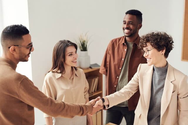 Professionals collaborating to optimize business cash flow